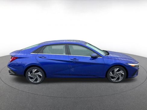 Used 2025 Hyundai Elantra Limited FWD image 16