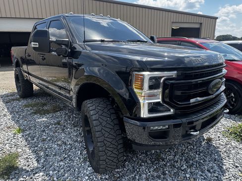 Used 2022 Ford F250 Platinum w/ FX4 Off-Road Package AWD/4WD image 2