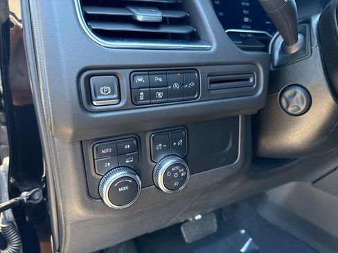 Used 2022 GMC Yukon SLT w/ SLT Luxury Package image 24