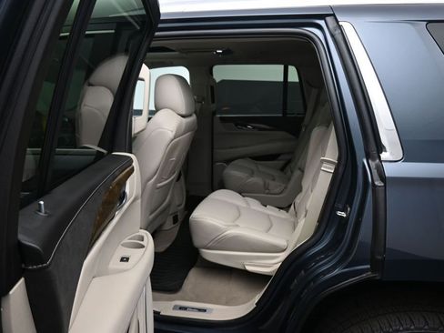 Used 2019 Cadillac Escalade Premium Luxury AWD/4WD image 36