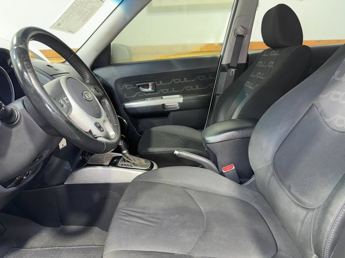 Used 2012 Kia Soul + FWD image 13