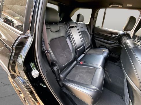 Used 2025 Jeep Grand Cherokee Altitude AWD/4WD image 19