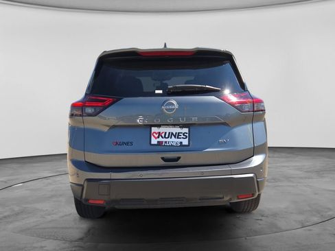 Used 2024 Nissan Rogue SV FWD image 9