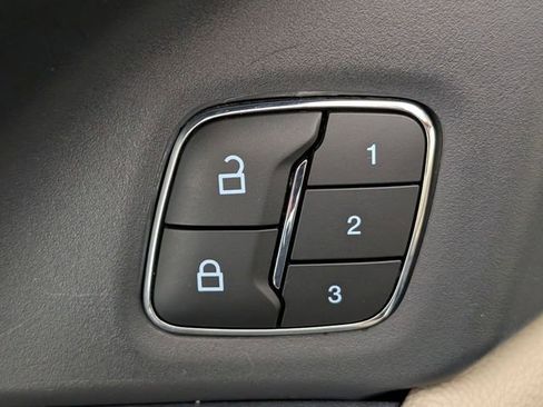 Used 2024 Ford Expedition Limited image 11