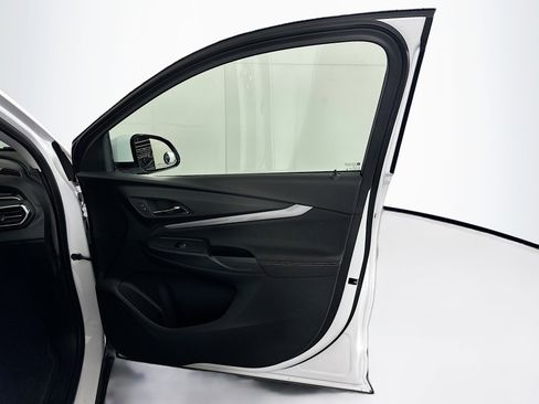 Used 2023 Chevrolet Bolt EUV LT image 29