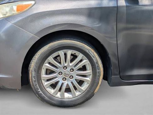 Used 2016 Toyota Sienna XLE FWD image 14