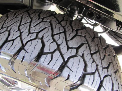 Used 2022 Ford F150 Lariat image 34