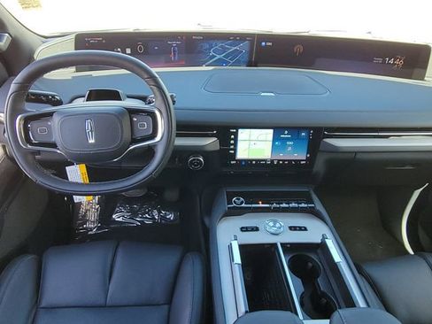 New 2026 Lincoln Navigator L Reserve AWD/4WD image 9