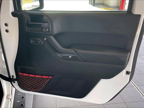 Used 2018 Jeep Wrangler Unlimited Rubicon image 22