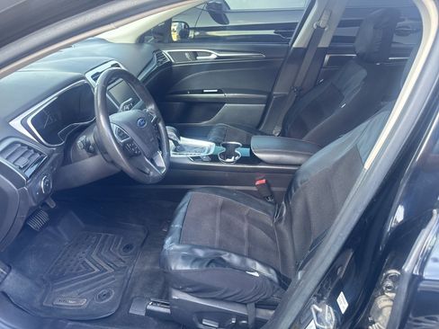 Used 2016 Ford Fusion SE image 4