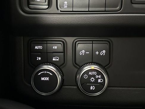 Used 2021 GMC Yukon SLT w/ SLT Luxury Package image 24