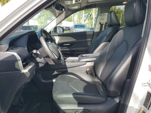 Used 2024 Toyota Grand Highlander XLE image 12