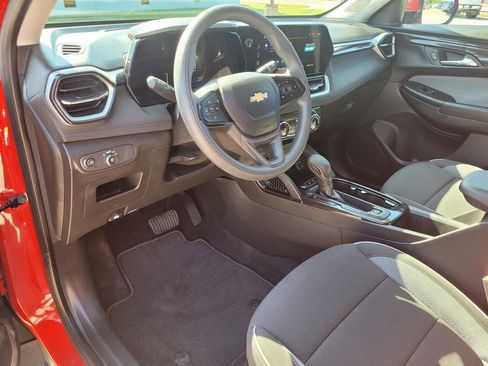 Used 2026 Chevrolet TrailBlazer LT AWD/4WD image 2