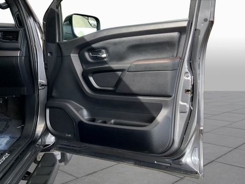 Used 2021 Nissan Titan PRO-4X w/ Pro-4x Convenience Package AWD/4WD image 23