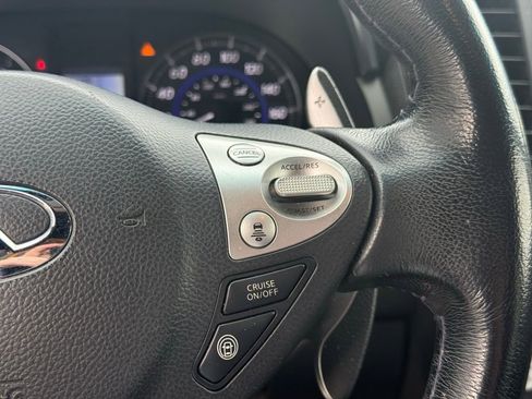 Used 2017 INFINITI QX70 AWD w/ Premium Package image 17