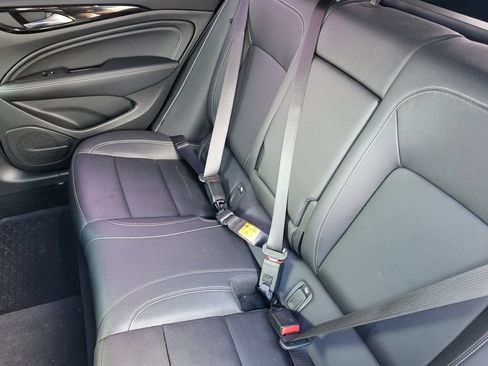 Used 2019 Buick Regal Essence w/ Driver Confidence Package I image 27