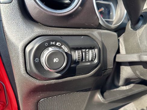 Used 2021 Jeep Wrangler Unlimited Sahara AWD/4WD image 44