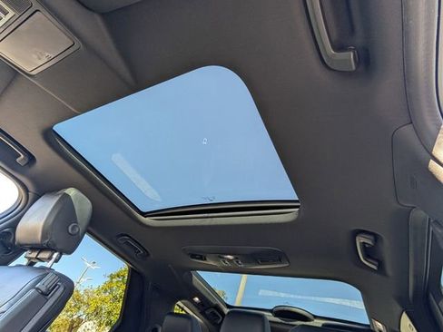 Used 2020 Land Rover Discovery Landmark AWD/4WD image 23