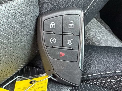 Used 2025 Chevrolet Blazer EV LT AWD/4WD image 18