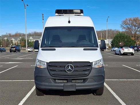 Used 2024 Mercedes-Benz Sprinter 2500 image 7