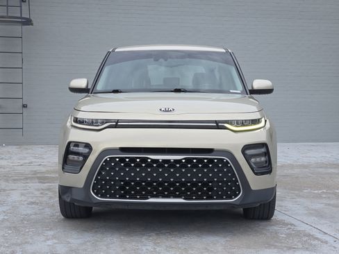 Used 2020 Kia Soul EX image 3