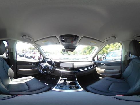 Used 2026 Kia Carnival FWD image 42