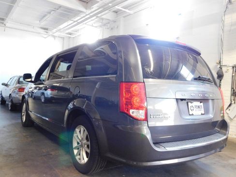 Used 2018 Dodge Grand Caravan SXT image 2