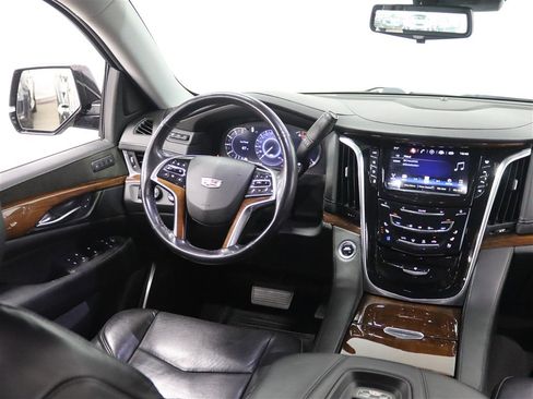 Used 2019 Cadillac Escalade Premium Luxury image 24
