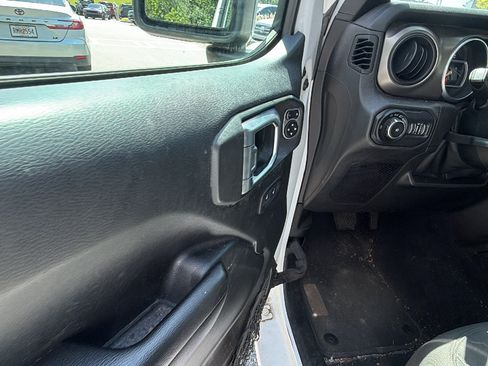 Used 2018 Jeep Wrangler Sport AWD/4WD image 15