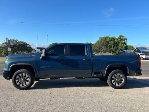 Used 2025 Chevrolet Silverado 2500 Custom w/ Custom Value Package AWD/4WD image 4