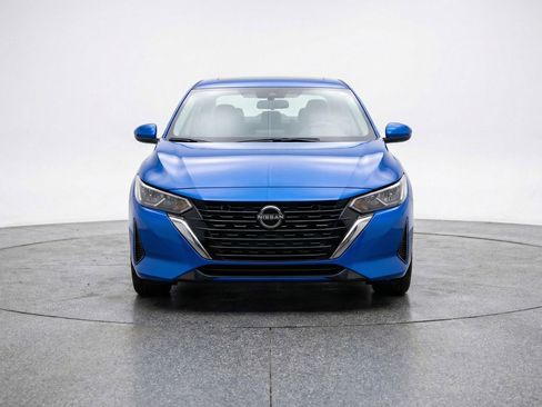 Used 2025 Nissan Sentra SV image 2