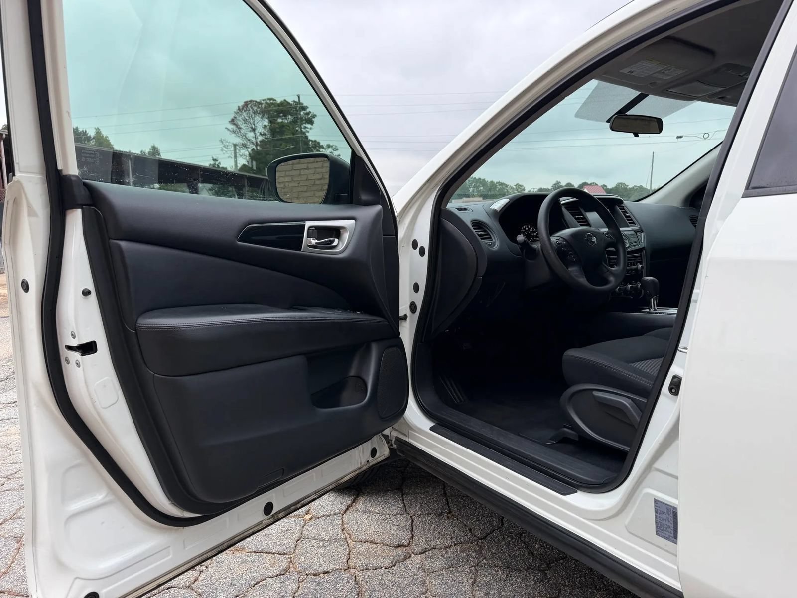 Used 2020 Nissan Pathfinder S FWD image 8
