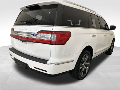 Used 2019 Lincoln Navigator Reserve image 5