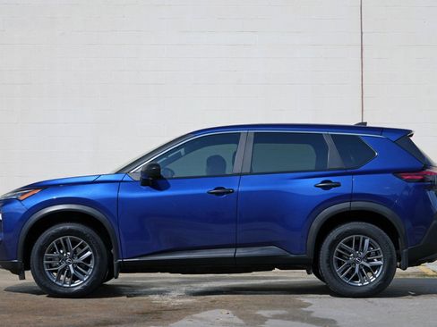 Used 2023 Nissan Rogue S AWD/4WD image 8