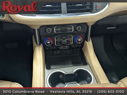 Used 2021 Chevrolet Suburban Premier w/ Premium Package RWD image 28