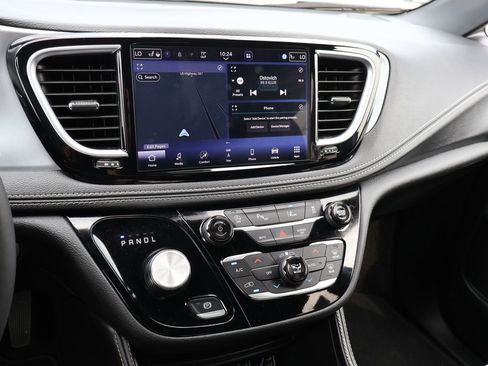 Used 2025 Chrysler Pacifica Limited FWD image 22