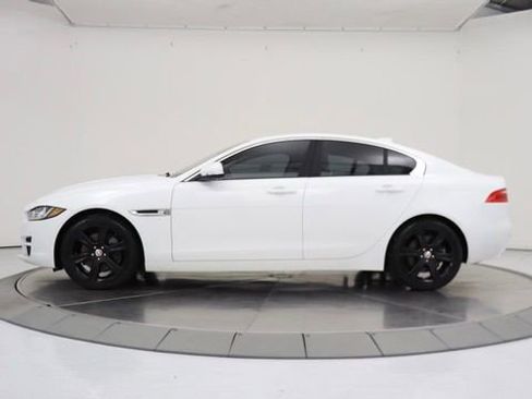 Used 2017 Jaguar XE Premium RWD image 2