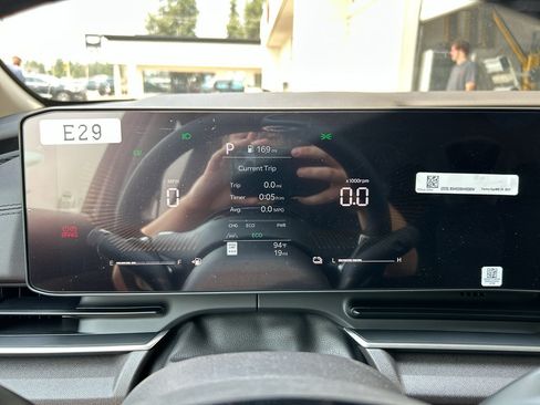 New 2026 Kia Carnival EX FWD image 28
