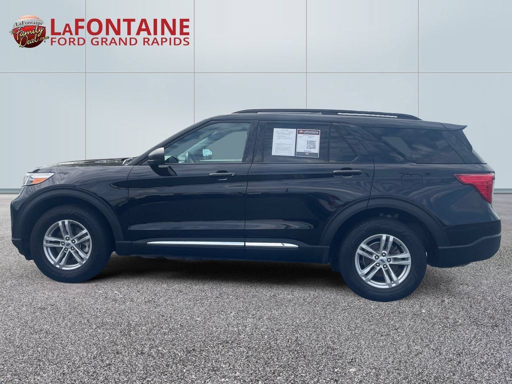 Used 2024 Ford Explorer XLT AWD/4WD image 4