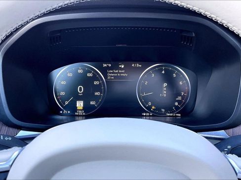 Used 2021 Volvo XC60 T5 Momentum image 12