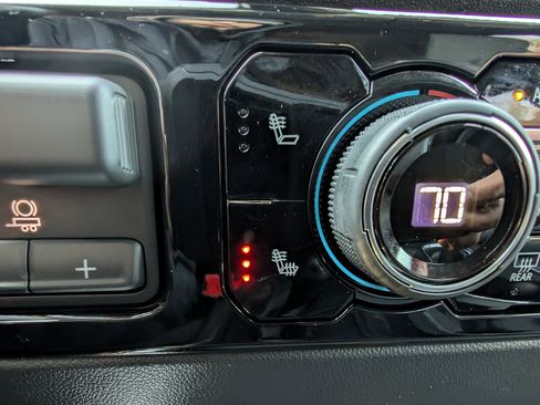 Used 2025 Chevrolet Silverado 1500 LT Trail Boss w/ LT Trail Boss Premium Package image 32