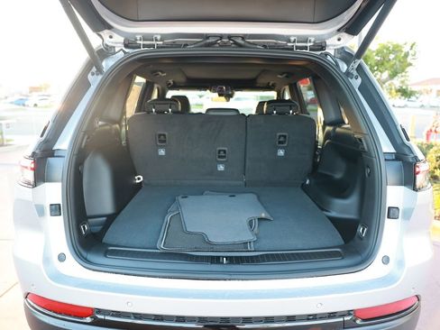 New 2025 Jeep Grand Cherokee Limited image 32