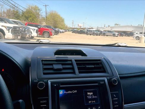 Used 2013 Toyota Camry LE image 26