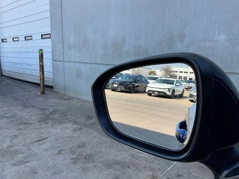 Used 2025 Nissan Kicks SV image 17