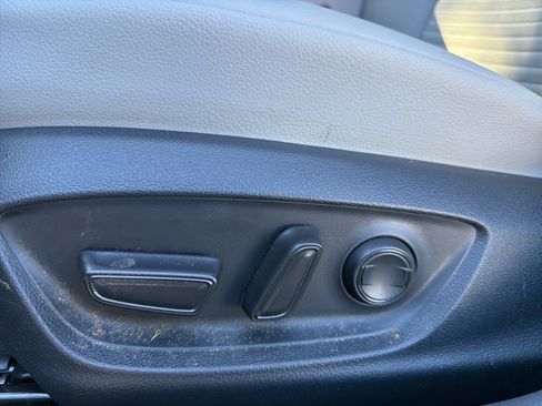 Used 2024 Toyota Camry SE image 10