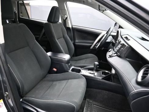 Used 2018 Toyota RAV4 XLE image 28