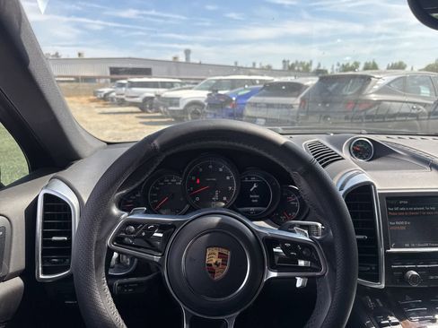 Used 2016 Porsche Cayenne AWD/4WD image 22