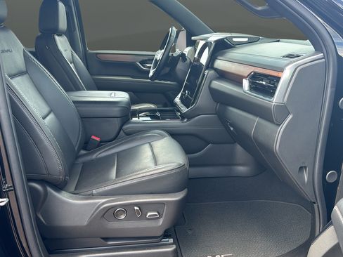 Used 2025 GMC Yukon XL Denali AWD/4WD image 30