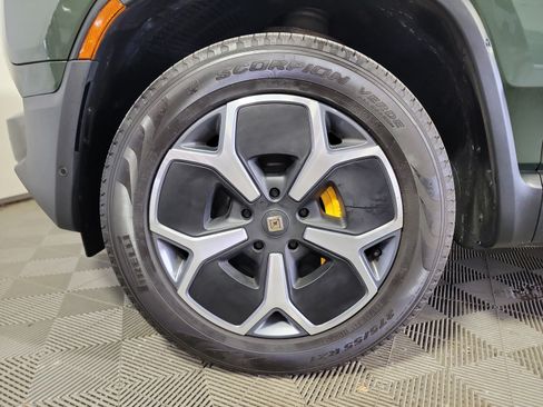 Used 2024 Rivian R1S Adventure AWD/4WD image 9