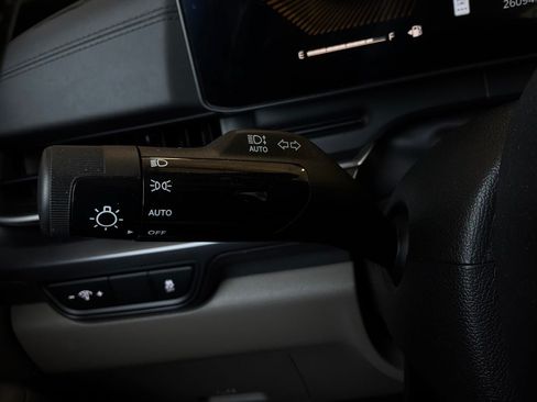 Used 2026 Kia Carnival FWD image 40